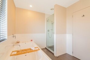 Bathroom - Dunes Lake View Apartment (Matarangi)