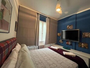 1 habitación, tabla de planchar con plancha, wifi gratis y ropa de cama