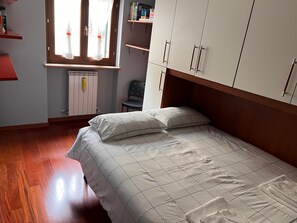 2 bedrooms, iron/ironing board, travel cot, WiFi - Apartment with swimming pool and with great location for Lake Garda, Verona city  (Cavaion Veronese)