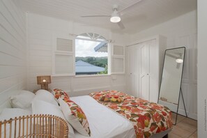 1 Schlafzimmer, Schreibtisch, Bügeleisen/Bügelbrett, Reisekinderbett