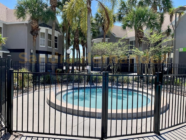 Piscine extérieure, piscine chauffée