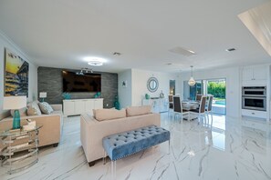 TV - Pool & Spa: Luxe Home in Naples! (Naples)