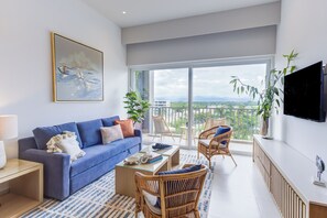 Superior-Apartment, Balkon, Stadtblick | Wohnzimmer
