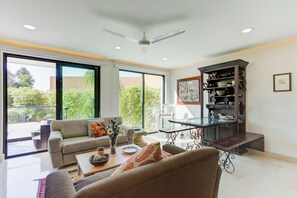 Comfort Apartment, Balcony | Living area