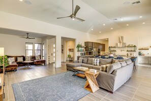 TV, stereo, offices - Mtn Views, Pool & Hot Tub: Phoenix Oasis (Phoenix)