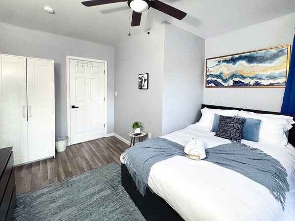 3 室のベッドルーム、アイロン / アイロン台、WiFi、ベッドシーツ