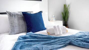 3 chambres, fer et planche à repasser, Wi-Fi, draps fournis