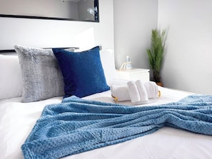 3 chambres, fer et planche à repasser, Wi-Fi, draps fournis
