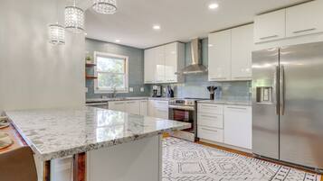 Coffee/tea maker, fridge, microwave, dishwasher