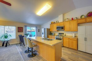 Fridge, microwave, stovetop, dishwasher - ~ 3 Mi to Ski & Hiking Trails: Soldotna Home (Soldotna)