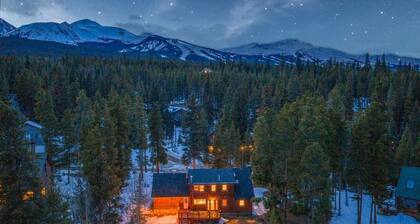 Mtn & Lake Views, Hot Tub, Dog Friendly, Chef's Kitchen, 5 min to Main St Breck