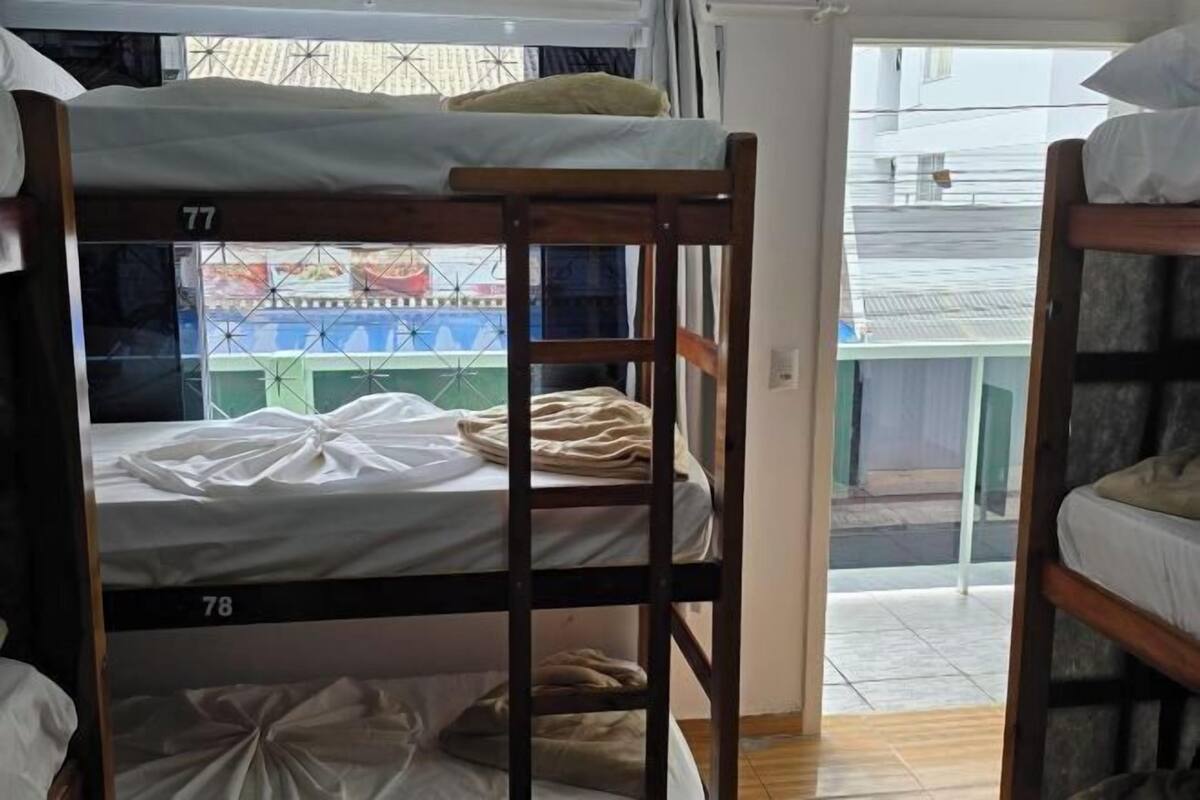 Roba de llit hipoal·lergògena, cortines opaques i wifi gratuïta