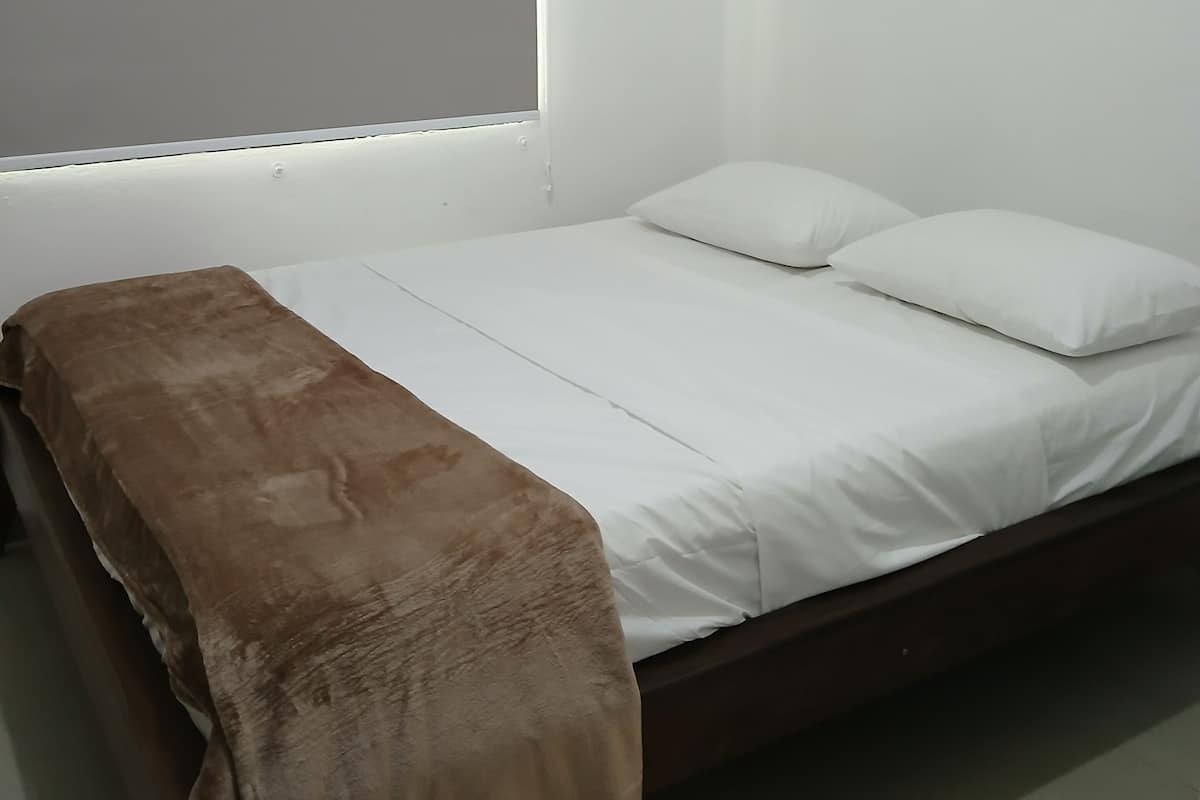 Family Room, Mixed Dorm, Non Smoking | Hypo-allergenic bedding, blackout drapes, free WiFi, bed sheets