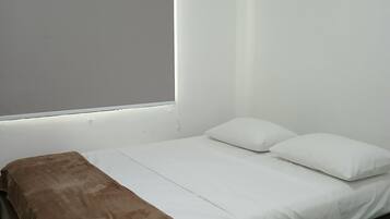 Quarto família, em dormitório misto, para não fumantes | Roupas de cama antialérgicas, cortinas blackout, Wi-Fi de cortesia