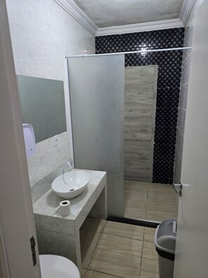 Dormitorio compartido clásico, dormitorio mixto, para no fumadores | Baño