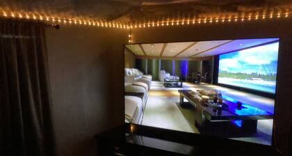 Colwins #3 Family/Group w/Movie Room Sleeps 8