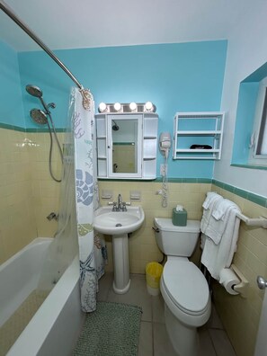 Hair dryer, towels - Bahama Beach Club Pompano Unit #3 - Abaco (Pompano Beach)