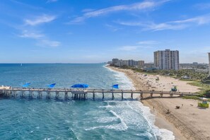 Chaise longue, serviettes de plage