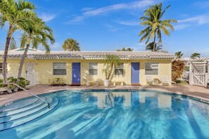 Outdoor pool - Bahama Beach Club Pompano Unit #3 - Abaco (Pompano Beach)
