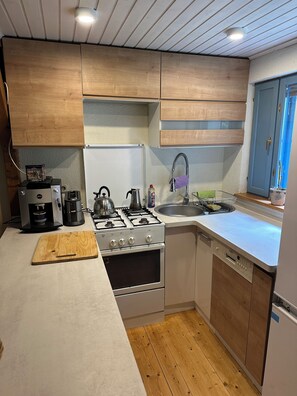 Kühlschrank, Ofen, Herdplatte, Geschirrspüler