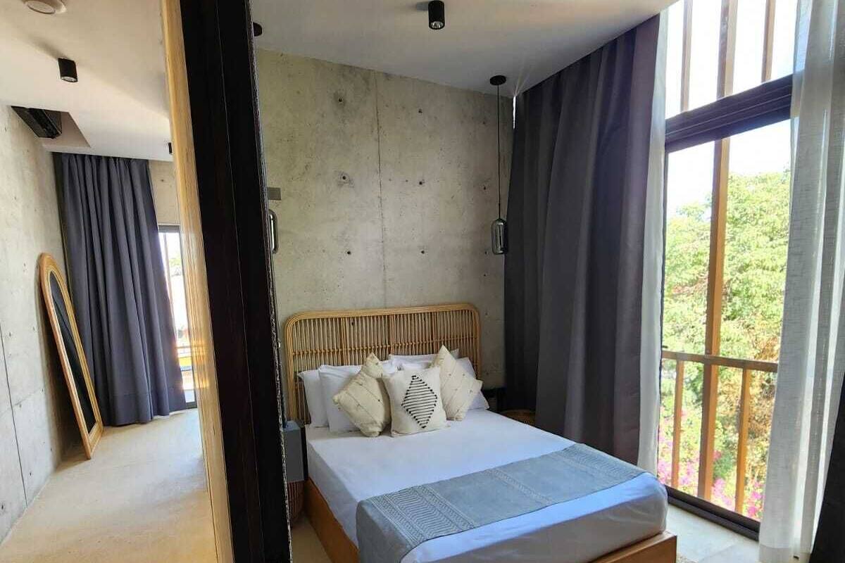 Habitación familiar | Ropa de cama de alta calidad, edredones de plumas, caja fuerte