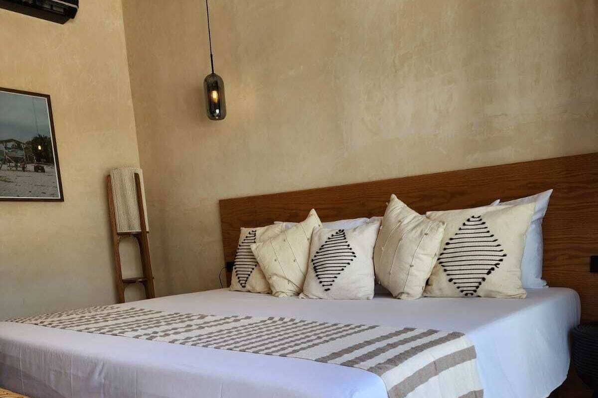 Habitación Deluxe, 1 cama de matrimonio grande | Ropa de cama de alta calidad, edredones de plumas, caja fuerte