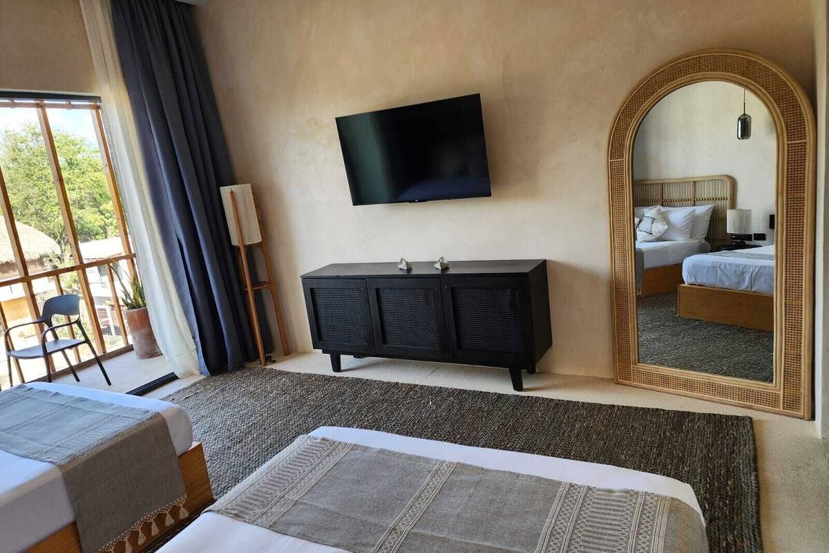 Habitación Deluxe, 2 camas dobles | Ropa de cama de alta calidad, edredones de plumas, caja fuerte