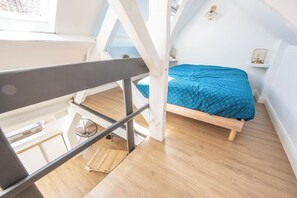 1 slaapkamer, een strijkplank/strijkijzer, gratis wifi, beddengoed