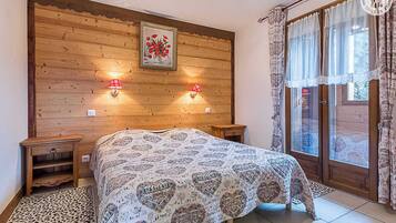 1 slaapkamer, een strijkplank/strijkijzer, reisbedje, gratis wifi