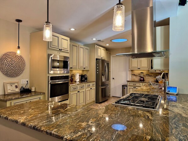 ميكروويف، فرن، موقد طهي مسطح، غسالة أطباق