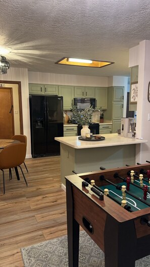 Microwave, oven, stovetop, dishwasher - Quintessential New Mexico Charm (Albuquerque)