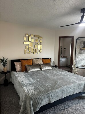 3 bedrooms, iron/ironing board, WiFi, bed sheets - Quintessential New Mexico Charm (Albuquerque)