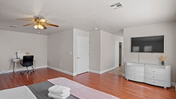 4 bedrooms, desk, iron/ironing board, free WiFi