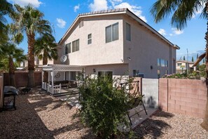 Exterior - Spacious Family & Group Retreat Near the Strip! (Las Vegas)
