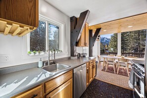 Fridge, microwave, oven, stovetop - Charmed on Sandy Way - Dog Friendly Perfect Blend of Adventure and Relaxation (Tahoe City)
