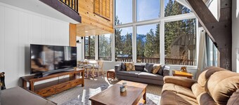 Charmed on Sandy Way - Dog Friendly in Olympic Valley with Mountain Views, on the Shuttle Route