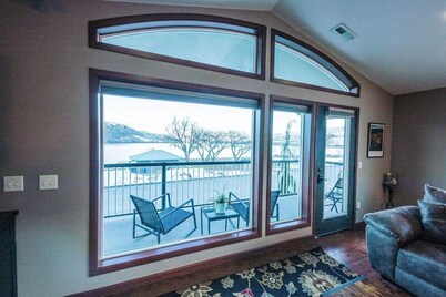Scenic Riverview Escape - 4BR/3BA - Mountain Views - Near Chelan