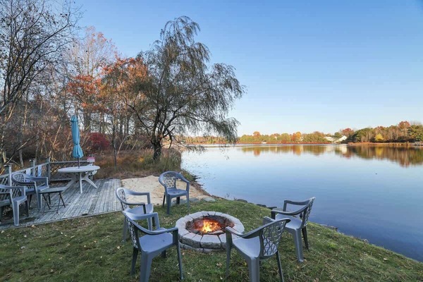 Relax by the lakeside fire pit—perfect for roasting marshmallows, sharing stories, and soaking up the serene views.
