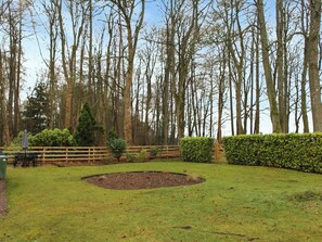 Outdoor | West Lodge, Blairgowrie - 2 bedroom accommodation in Blairgowrie (Blairgowrie)