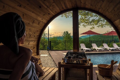 Luxury Retreat | 5 mins to slopes, Dome, Spa & Breathtaking Views, Sleeps20