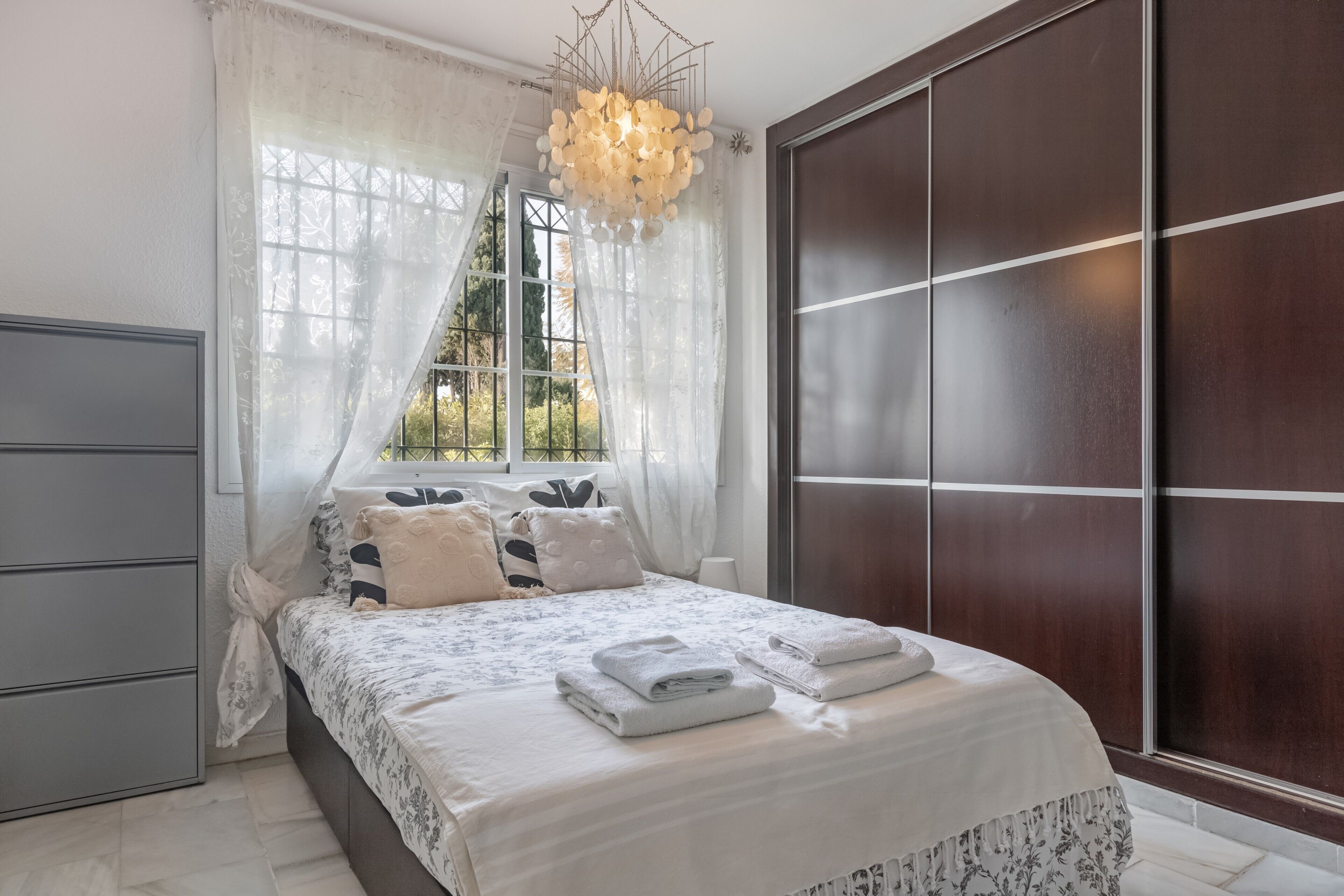 2 bedrooms, iron/ironing board, free WiFi, bed sheets