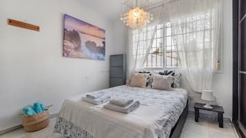 2 bedrooms, iron/ironing board, free WiFi, bed sheets