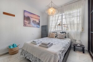 2 bedrooms, iron/ironing board, free WiFi, bed sheets - Apartment 'La Carihuela' with Shared Pool, Wi-Fi and Air Conditioning (Torremolinos)