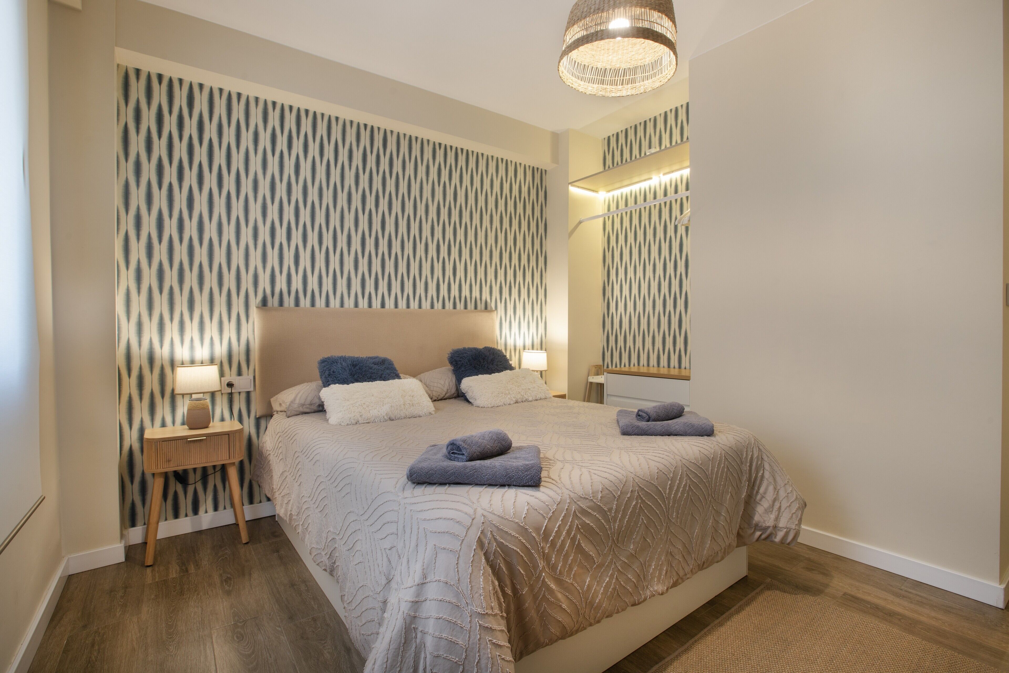 2 habitaciones, tabla de planchar con plancha y wifi gratis 