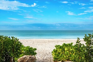 On the beach - Beach front 2 bed-2 bath private balcony, modern with Gulf front views (Longboat Key)