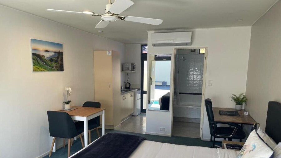 Academy Motor Inn