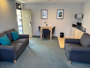Apartment, 1 Bedroom | Premium bedding, blackout drapes, soundproofing, iron/ironing board - Academy Motor Inn (Tauranga)