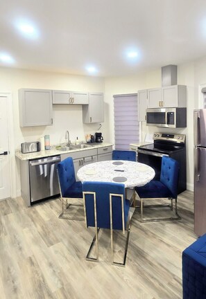 Fridge, microwave, oven, stovetop - New & Modern Home - Just a 5-Minute Walk to the Falls!" (Niagara Falls)