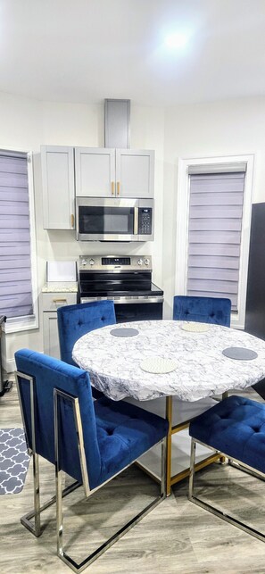 Dining - New & Modern Home - Just a 5-Minute Walk to the Falls!" (Niagara Falls)