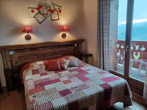 3 bedrooms, iron/ironing board, travel cot, free WiFi - CHALET LE TREDARD - LE PANORAMIQUE (FEISSONS SUR SALINS)